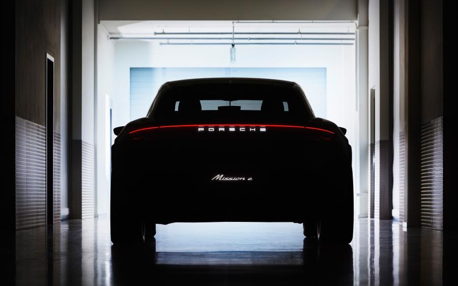  Porsche Mission E Cross Turismo 2018 года  (фото 39 из 66)
